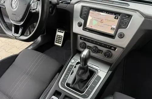 VOLKSWAGEN Passat Alltrack 