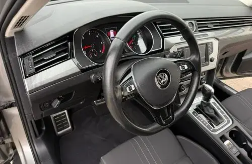 VOLKSWAGEN Passat Alltrack 