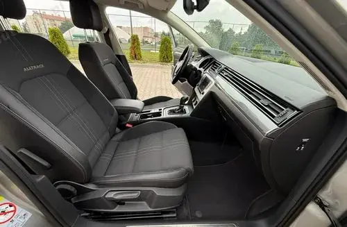 VOLKSWAGEN Passat Alltrack 