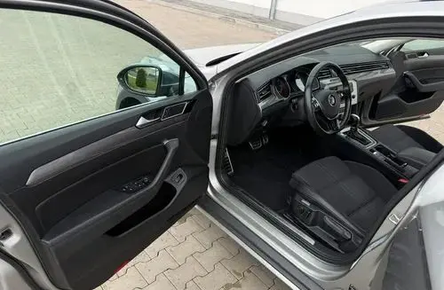 VOLKSWAGEN Passat Alltrack 