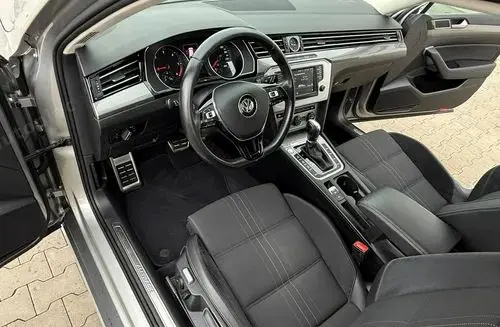 VOLKSWAGEN Passat Alltrack 