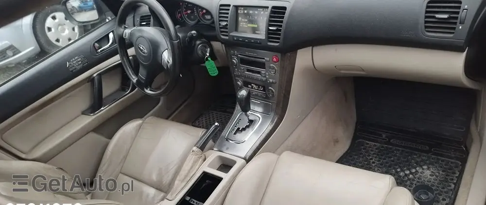 SUBARU Outback 