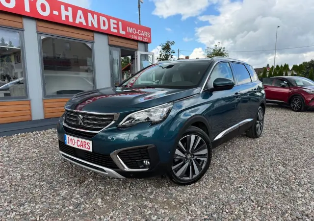 PEUGEOT 5008 