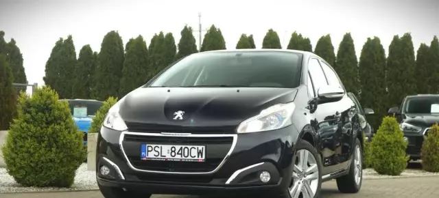 PEUGEOT 208 