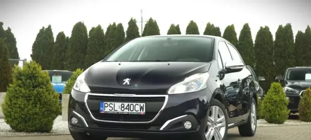 PEUGEOT 208 