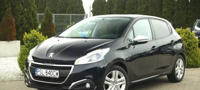 PEUGEOT 208 