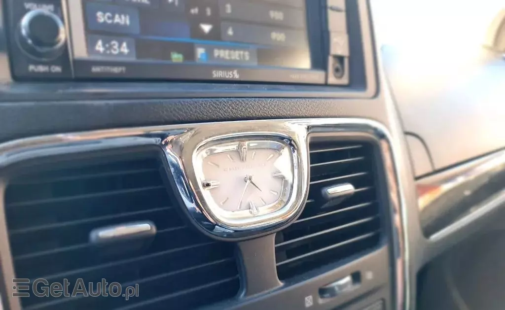 CHRYSLER Town & Country 