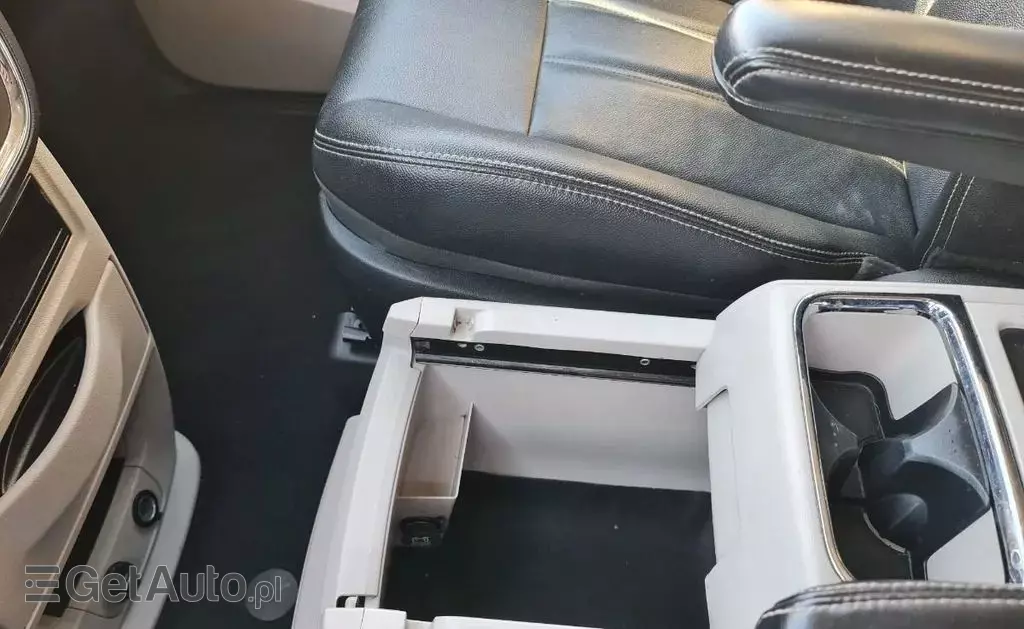 CHRYSLER Town & Country 