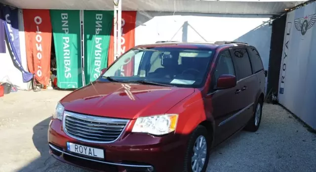 CHRYSLER Town & Country 