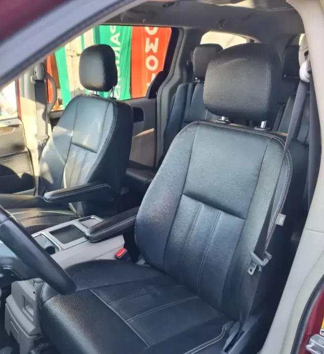 CHRYSLER Town & Country 