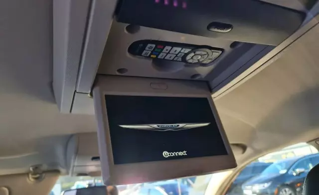 CHRYSLER Town & Country 