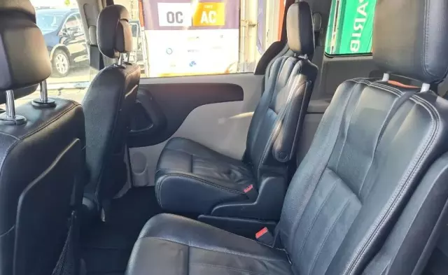 CHRYSLER Town & Country 