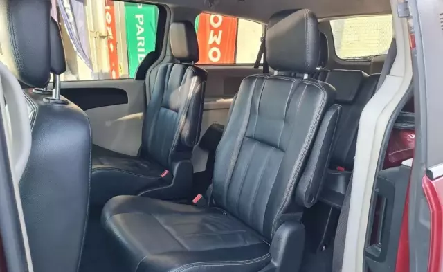 CHRYSLER Town & Country 