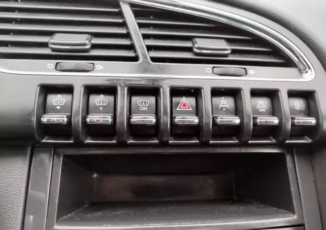 PEUGEOT 3008 E-HDi 115 ETG6 Stop&Start Allure