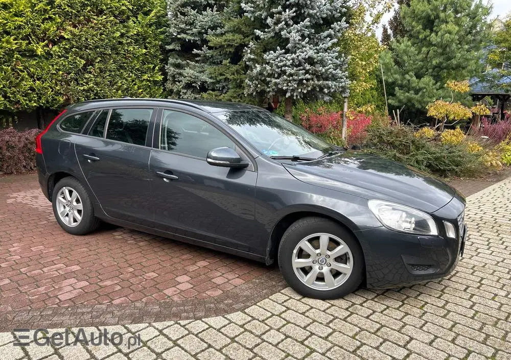 VOLVO V60 DRIVe