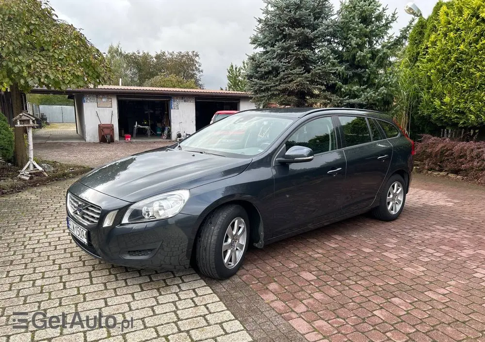 VOLVO V60 DRIVe