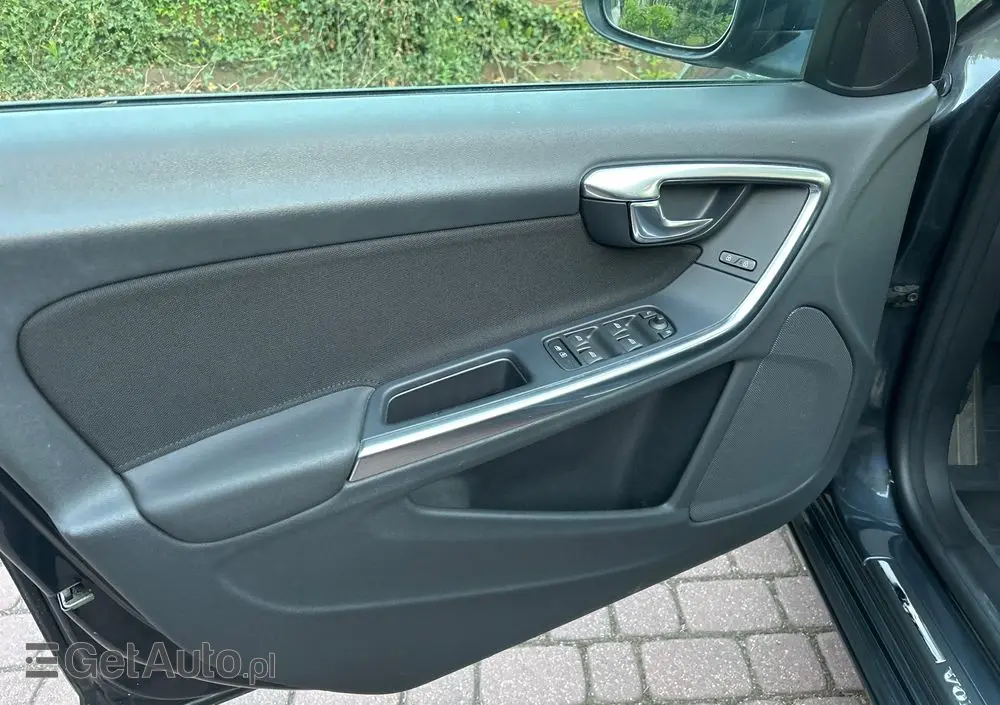 VOLVO V60 DRIVe