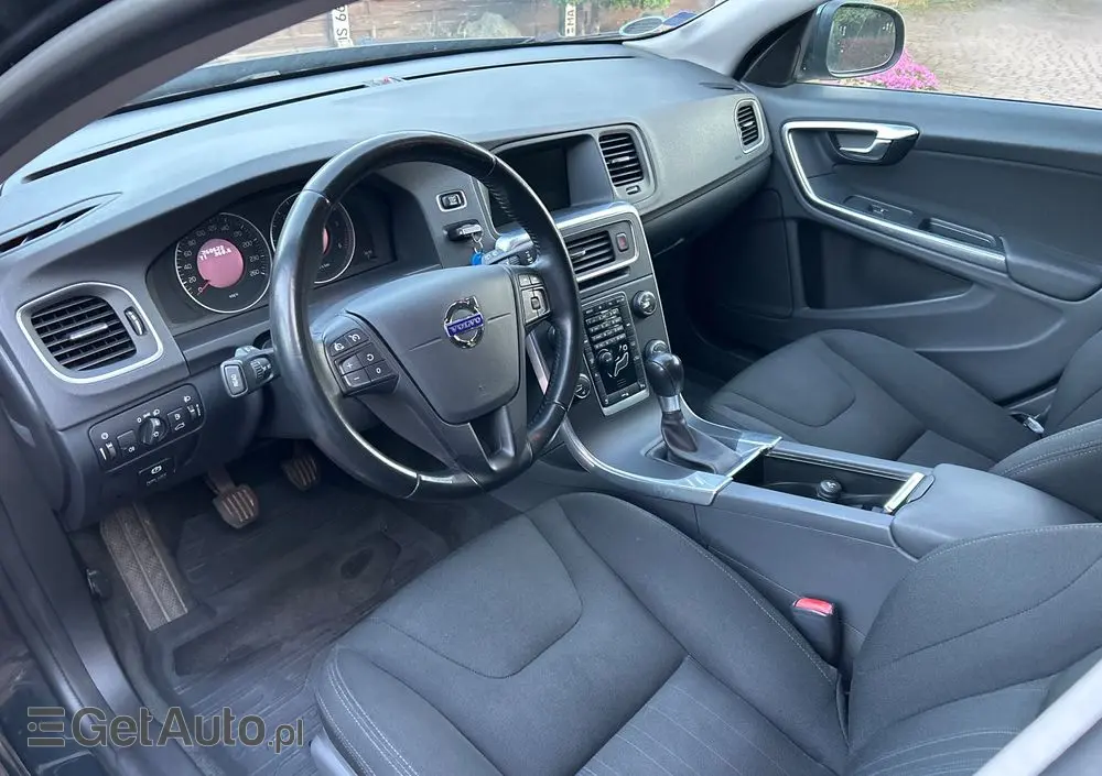 VOLVO V60 DRIVe