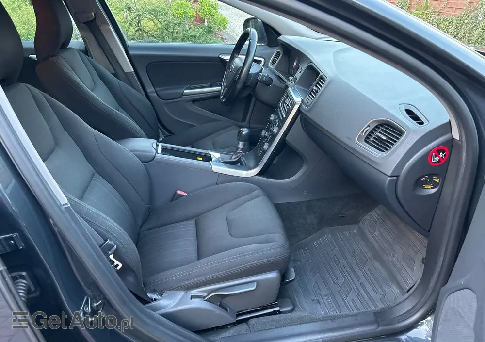 VOLVO V60 DRIVe