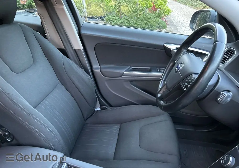 VOLVO V60 DRIVe