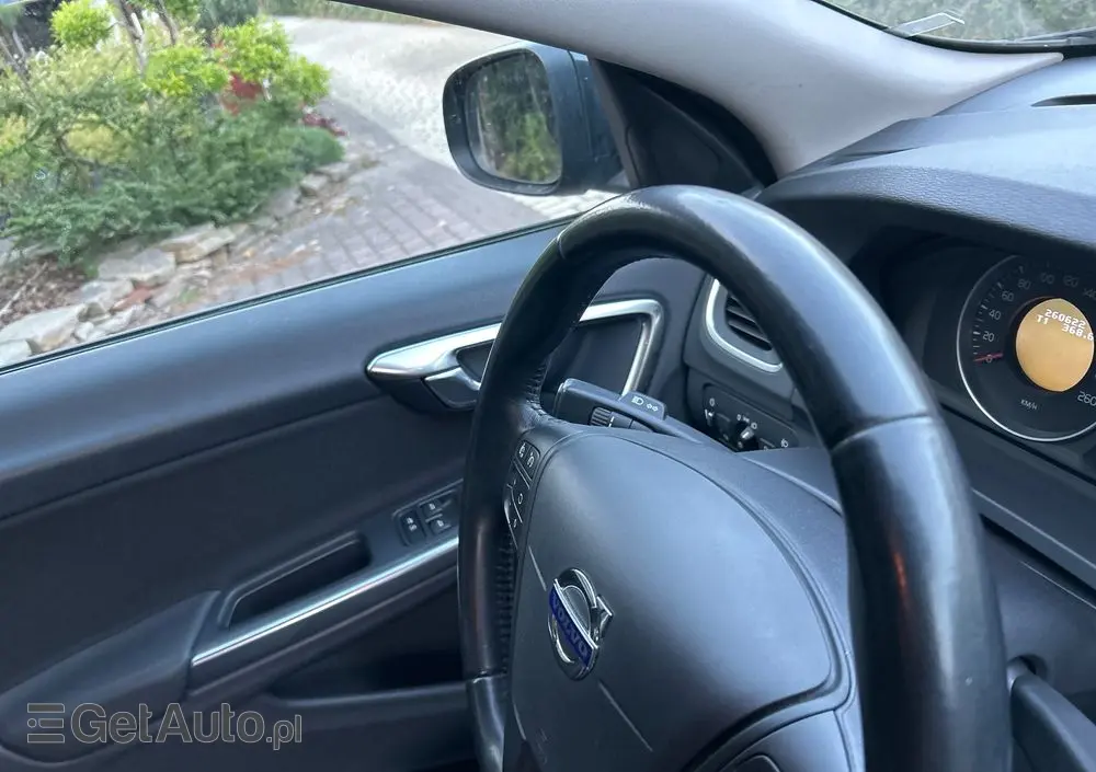 VOLVO V60 DRIVe