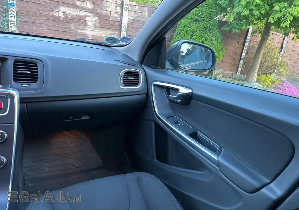 VOLVO V60 DRIVe
