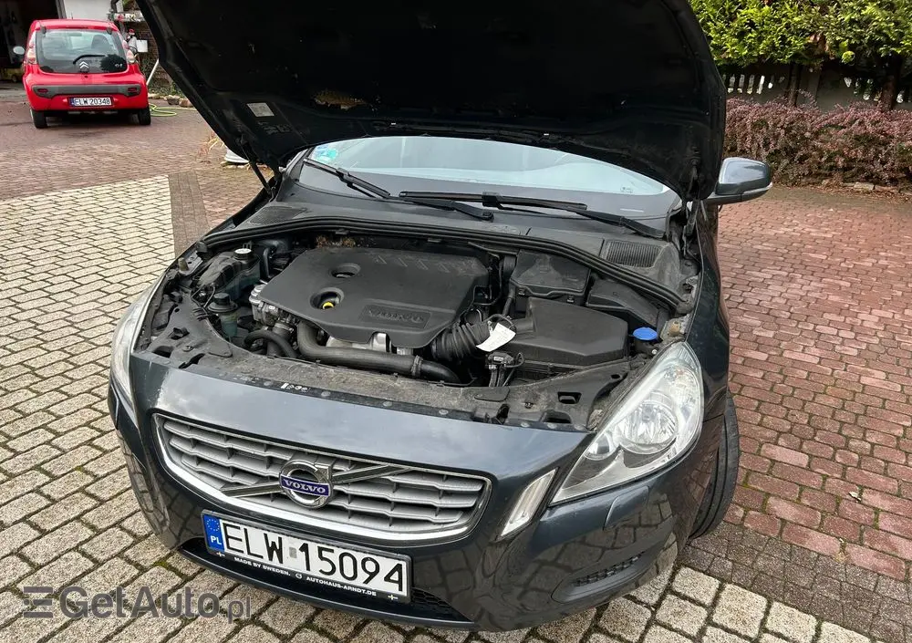 VOLVO V60 DRIVe