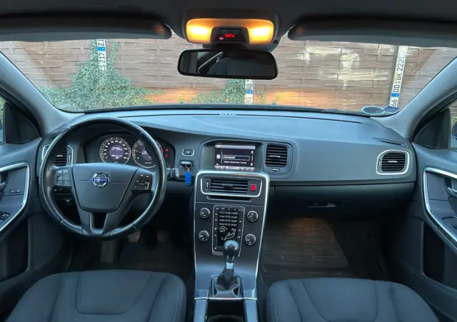 VOLVO V60 DRIVe