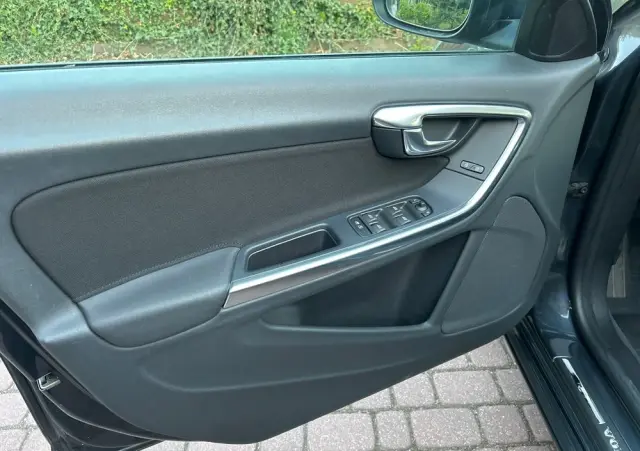VOLVO V60 DRIVe