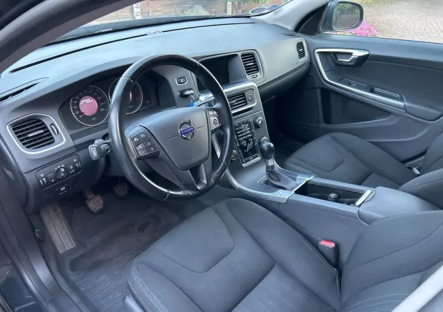 VOLVO V60 DRIVe