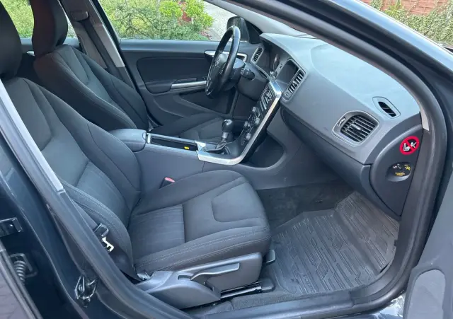 VOLVO V60 DRIVe