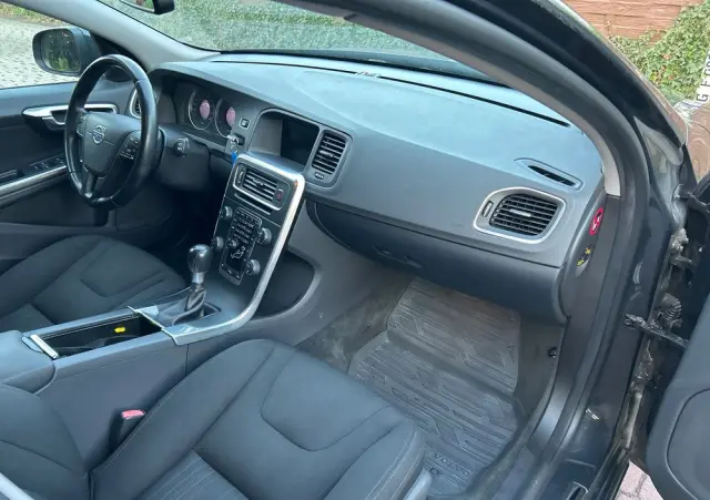 VOLVO V60 DRIVe