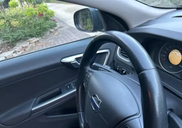 VOLVO V60 DRIVe