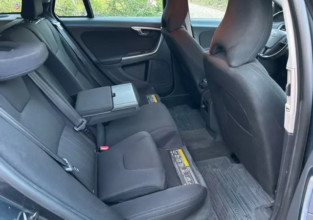 VOLVO V60 DRIVe