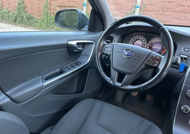 VOLVO V60 DRIVe