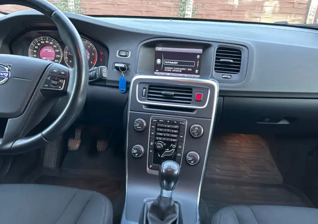 VOLVO V60 DRIVe
