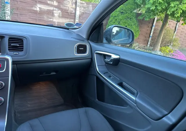VOLVO V60 DRIVe