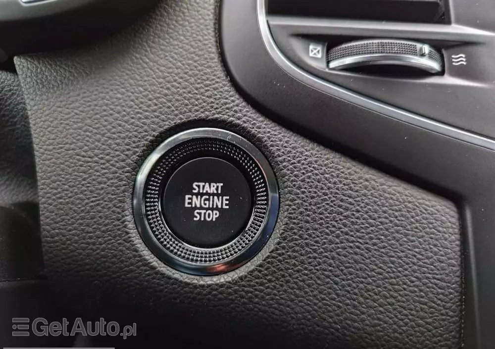 RENAULT Megane 1.3 TCe Intens EDC