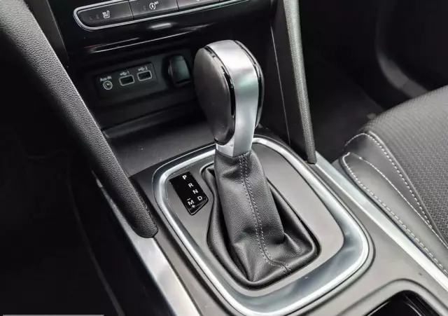 RENAULT Megane 1.3 TCe Intens EDC