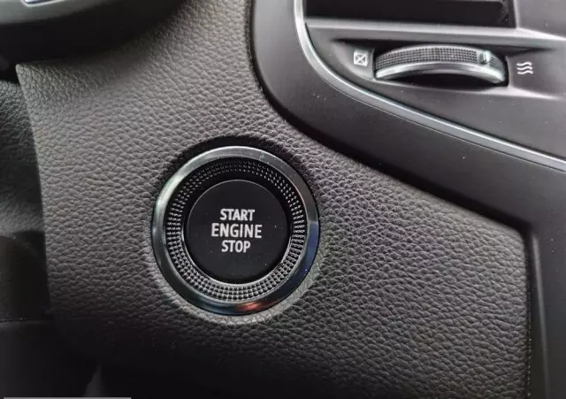 RENAULT Megane 1.3 TCe Intens EDC