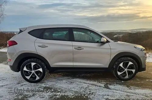 HYUNDAI Tucson 