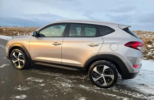 HYUNDAI Tucson 