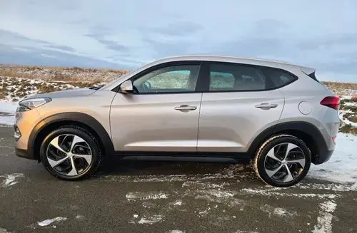 HYUNDAI Tucson 