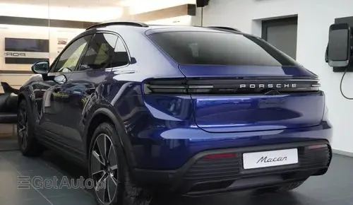 PORSCHE Macan 