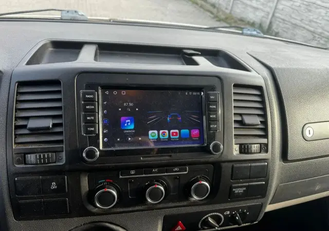 VOLKSWAGEN Transporter L2H1