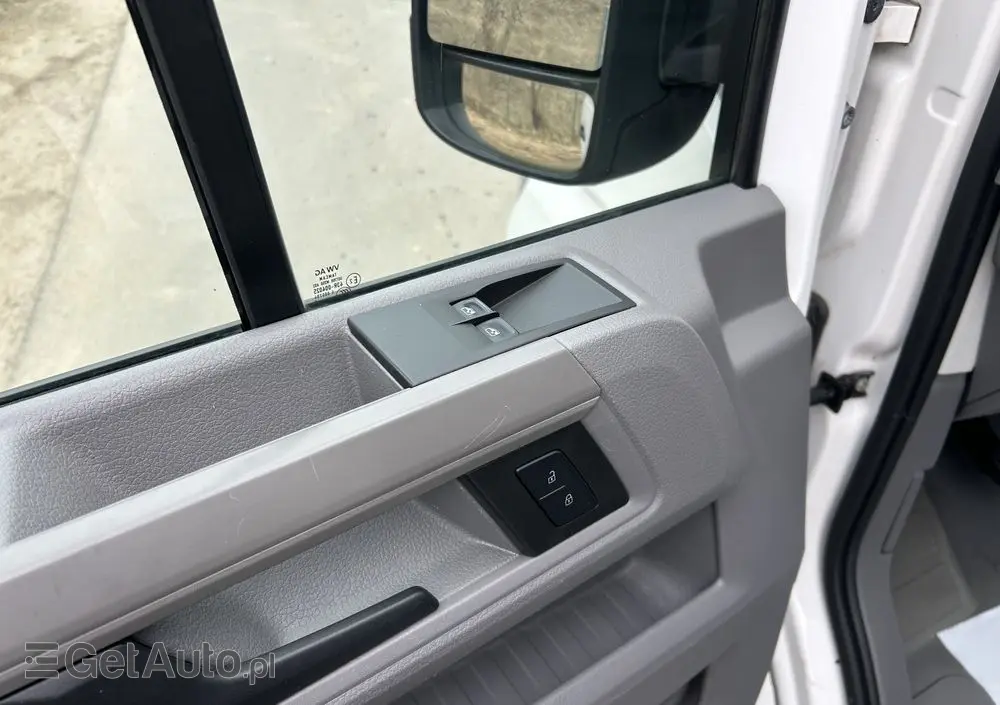VOLKSWAGEN CRAFTER L2H2  2.0 TDI 7-osobowa brygadówka 