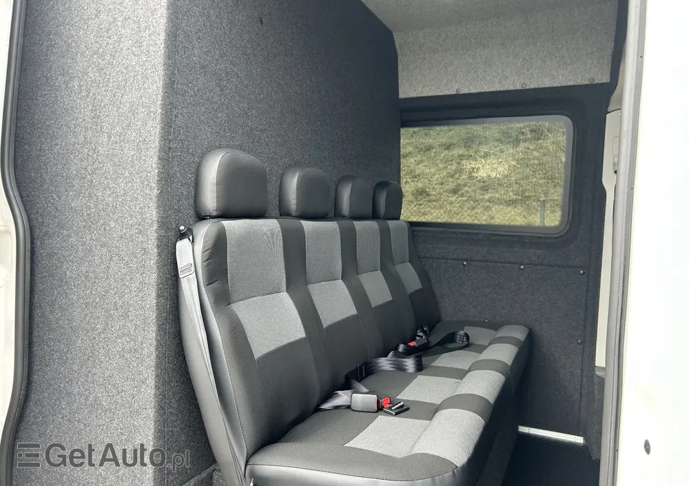 VOLKSWAGEN CRAFTER L2H2  2.0 TDI 7-osobowa brygadówka 