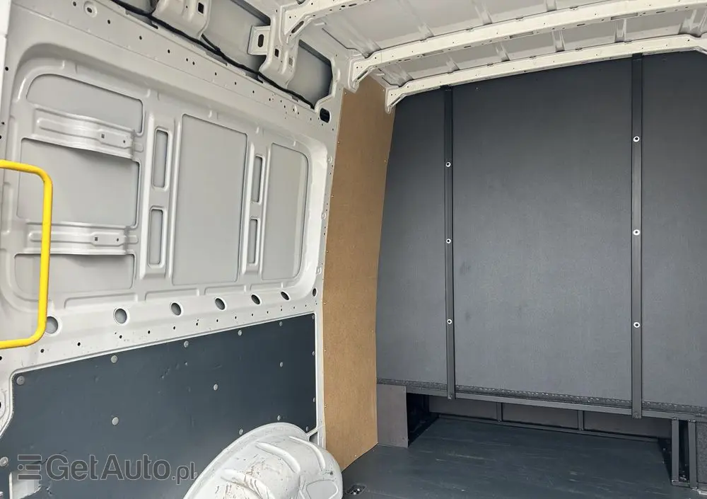 VOLKSWAGEN CRAFTER L2H2  2.0 TDI 7-osobowa brygadówka 