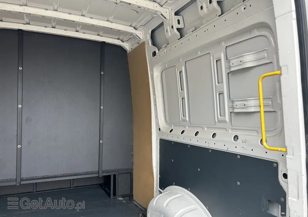 VOLKSWAGEN CRAFTER L2H2  2.0 TDI 7-osobowa brygadówka 