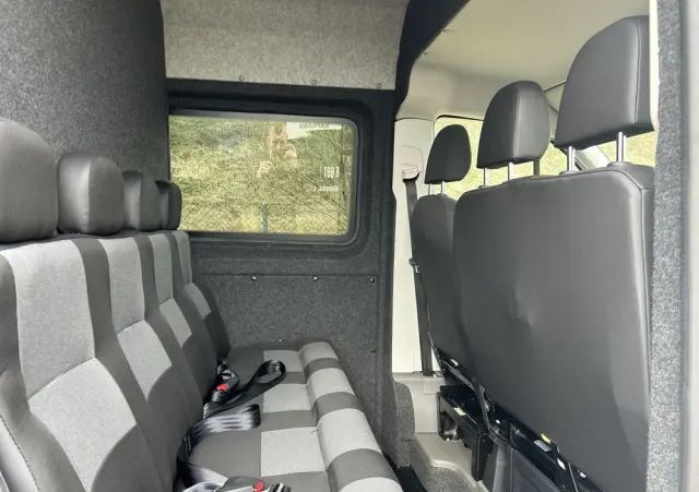 VOLKSWAGEN CRAFTER L2H2  2.0 TDI 7-osobowa brygadówka 